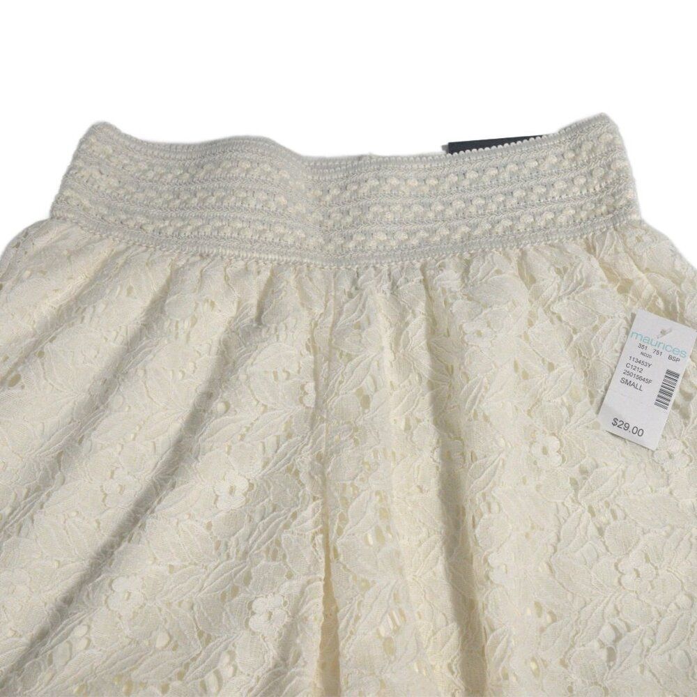 Maurices Mid Rise Cream Lace Shorts Size Small - Picture 3 of 4
